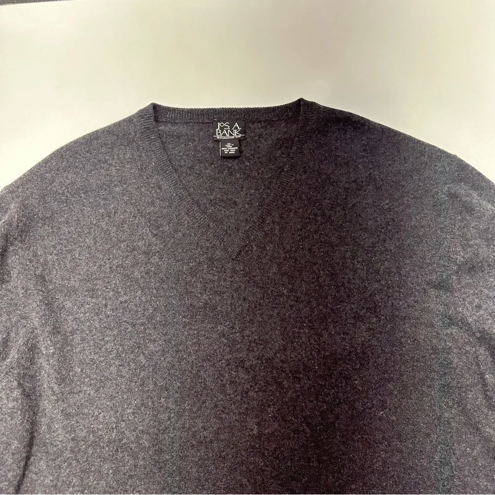 Jos A Bank Men’s Size XL 100% Cashmere V Neck Pullover Charcoal Gray Sweater